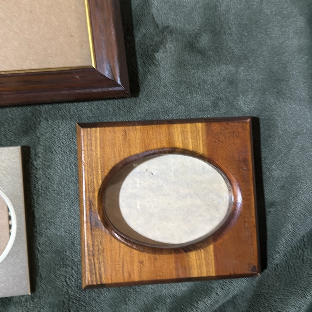 Six pictures frames. - Picture 6 of 6